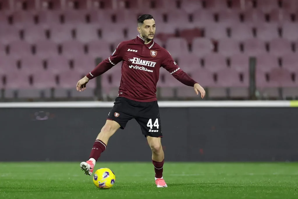 Manolas